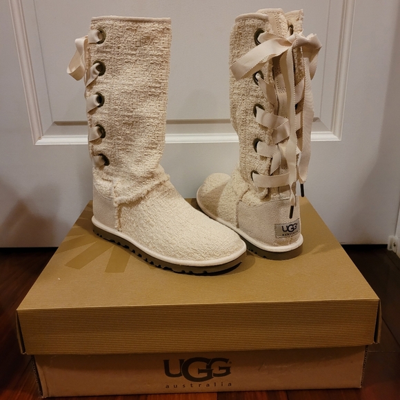 NWOT Ugg Australia Heirloom knit cream lace up boots, Size 7 - Picture 1 of 6
